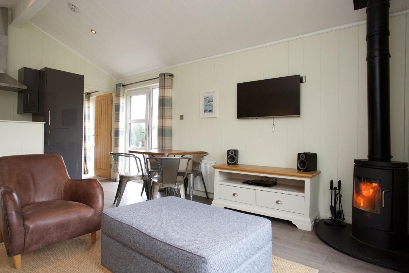 Braidhaugh Holiday Lodge And Glamping Park Crieff Exterior photo